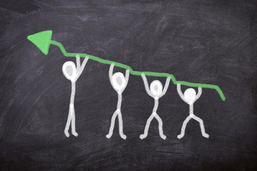 Profesjonalny zespół marketingowy podczas spotkania strategicznego