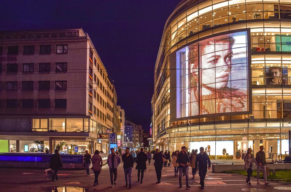 Analitycy optymalizujący kampanie reklamowe na podstawie danych